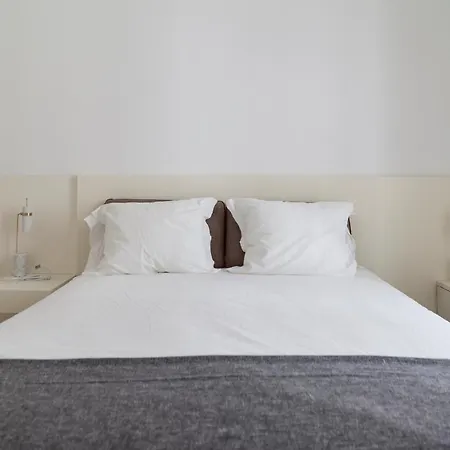 Apartment Classy 2bdr In Downtown By Lovelystay