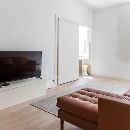 Classy 2bdr In Downtown By Lovelystay ליסבון