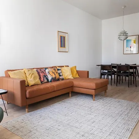 Classy 2bdr In Downtown By Lovelystay Daire