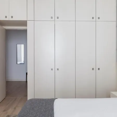 Classy 2bdr In Downtown By Lovelystay Daire *